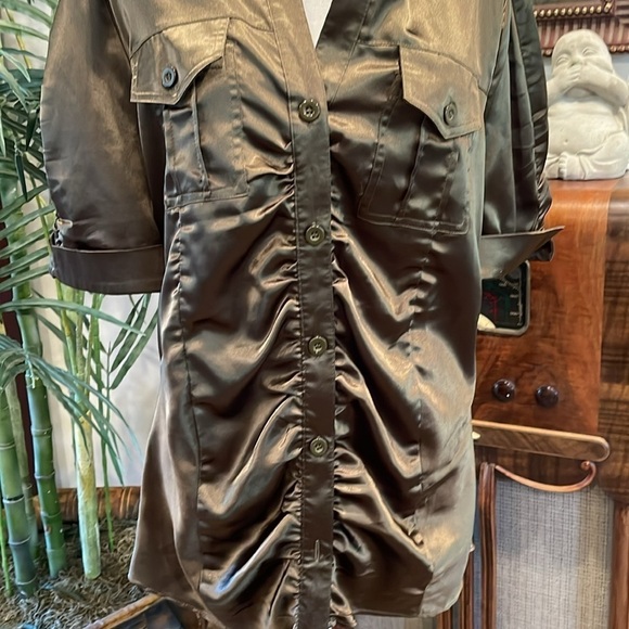 le Chateau XXL Olive brown shiny runched cuffed short sleeve blouse - Picture 2 of 7